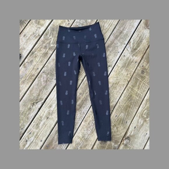 Beyond Yoga High Waister Midi Legging embossed Pineapple Print Black S - Picture 1 of 7